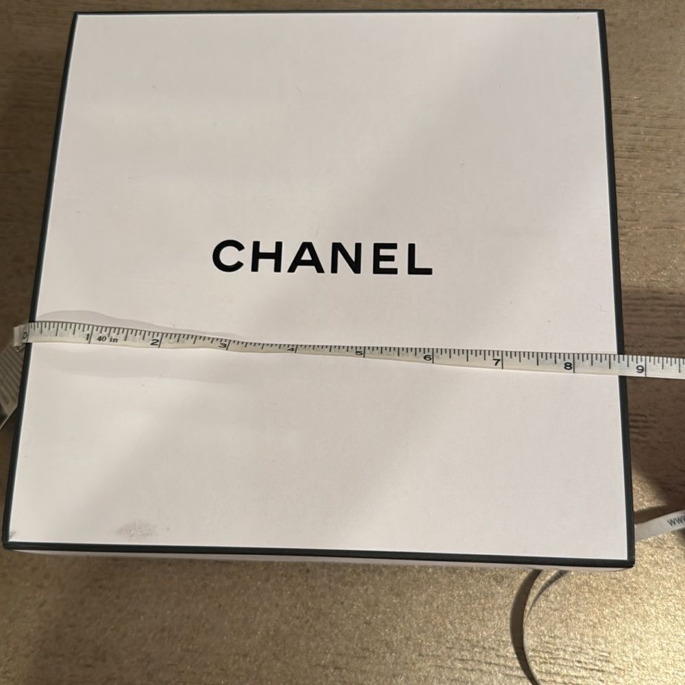 Chanel Gift Box with Cards - Picture 14 of 16